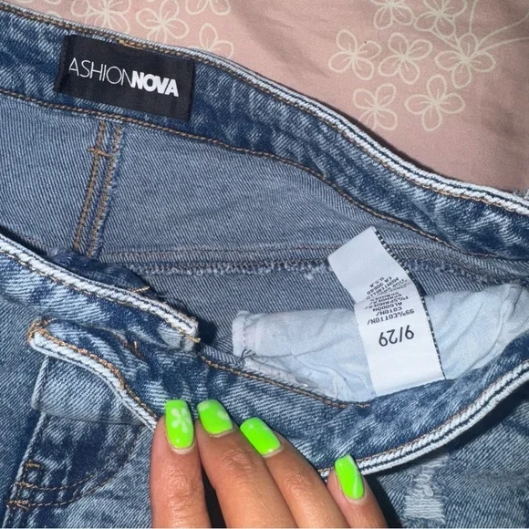Fashion nova cut off short shorts NWT 9 - Picture 3 of 4